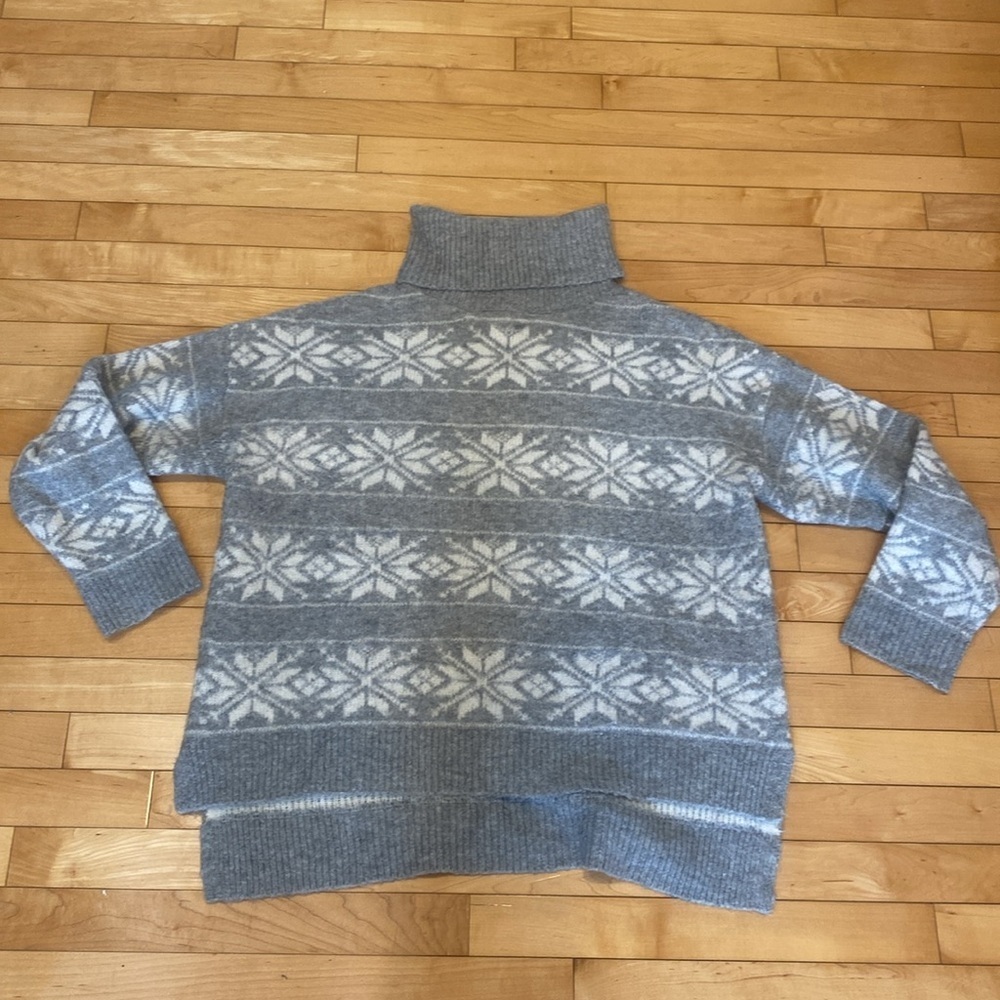 Cupcakes & Cashmere long sleeved turtle neck sweater in  Gray & White SIZE large - Picture 9 of 12